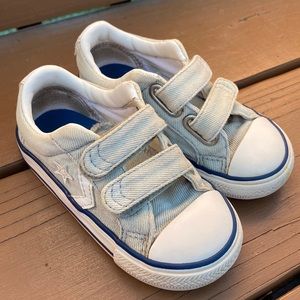 Size 7 Velcro Converse Sneakers